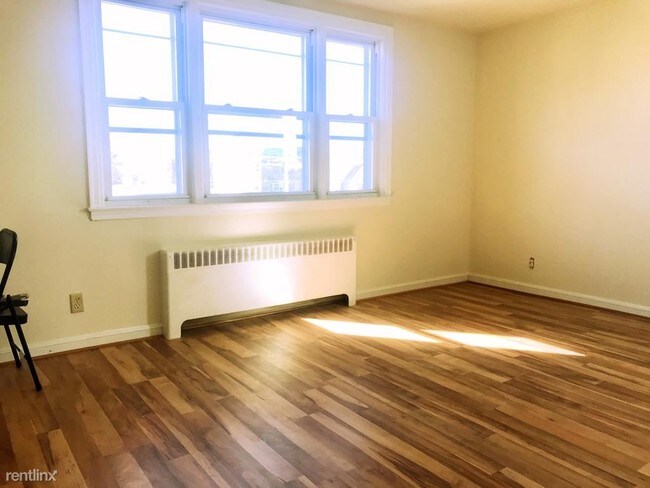 Building Photo - 2 br, 1 bath Apartment - 1038 Knorr St
