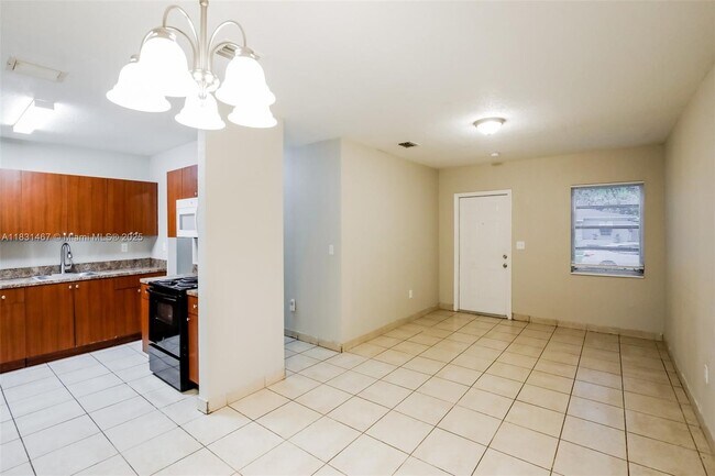 Foto del edificio - 325 NW 190th St