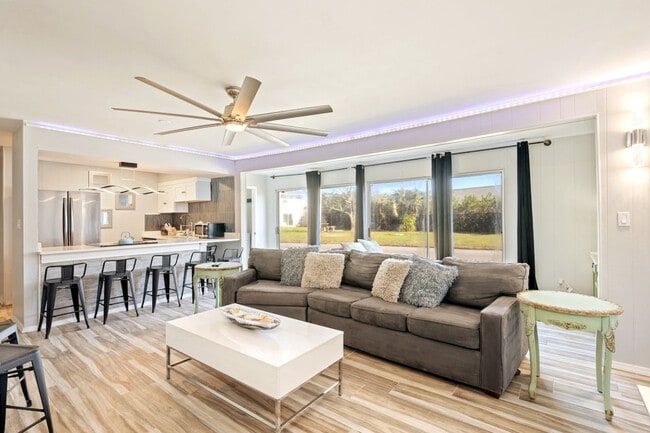 Building Photo - 4000 Gulf Terrace Dr