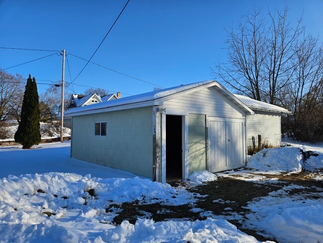 Building Photo - 414 Adams Ave