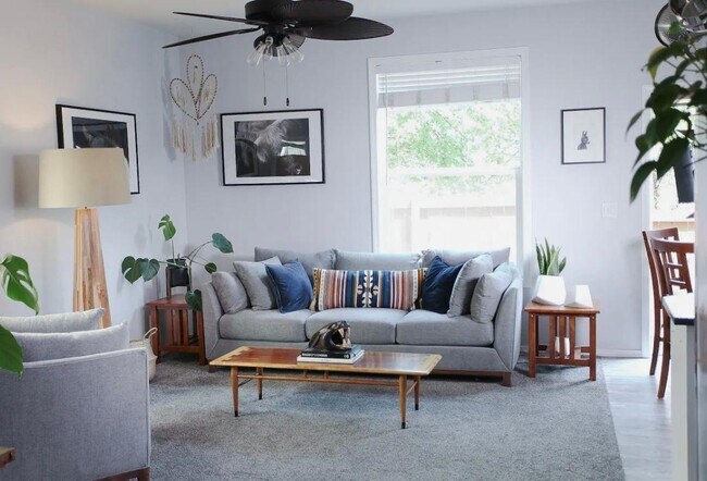 Building Photo - 5615 NE 75th Ave