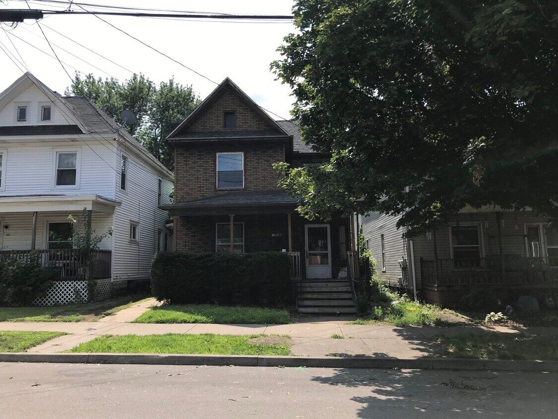 1906 Poplar St, Erie, PA 16502 House Rental in Erie, PA