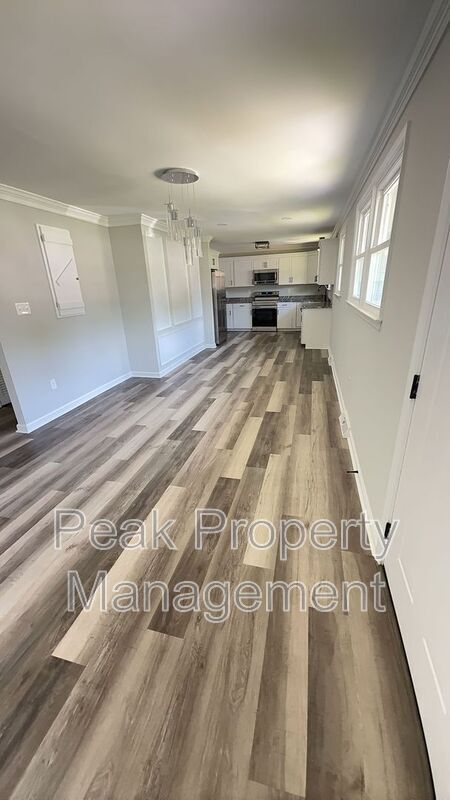 Building Photo - 410 Round Top Ave