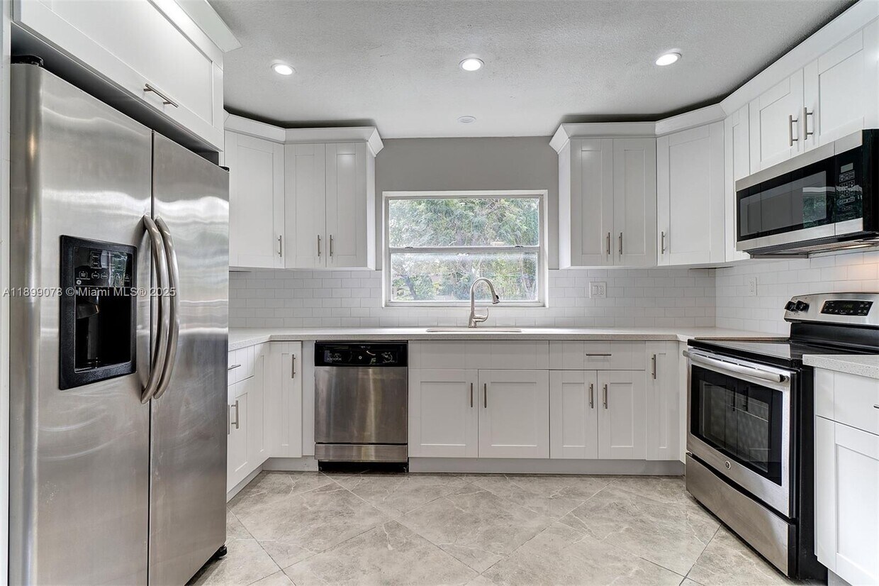 Primary Photo - 10131 NW 35th St