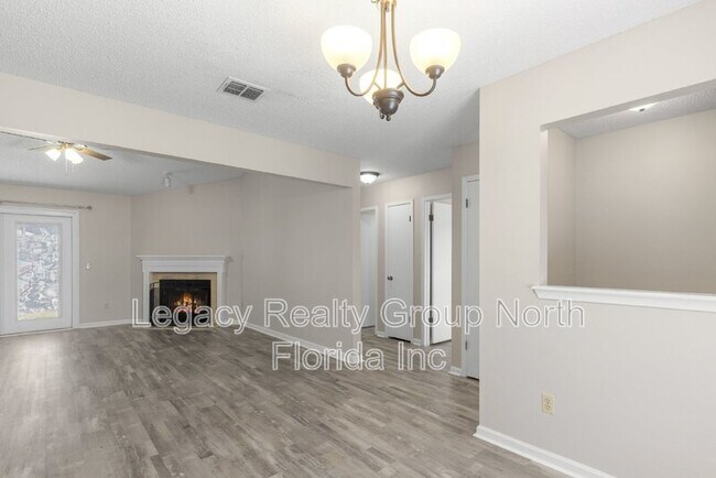 Foto del edificio - 10855 Rutherford Ct