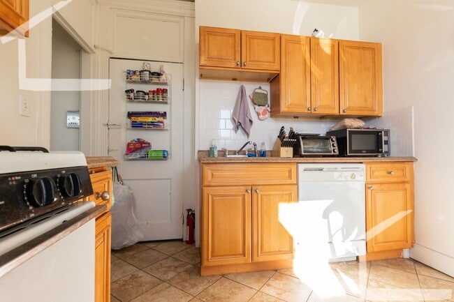 Foto del edificio - Great two bedroom in Packard's Corner