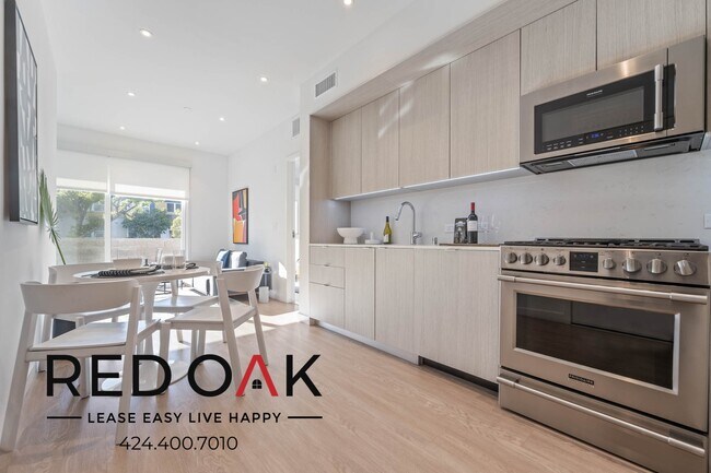 Foto del edificio - ~10 Weeks FREE~ Glorious, Fully Furnished ...
