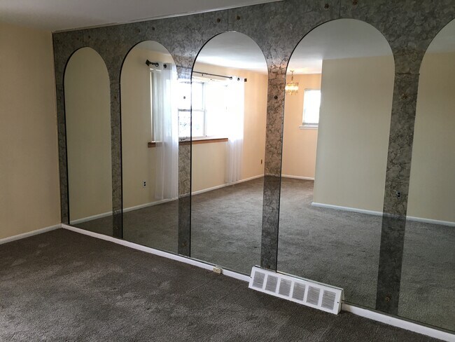 Livingroom - 10620 Evans St