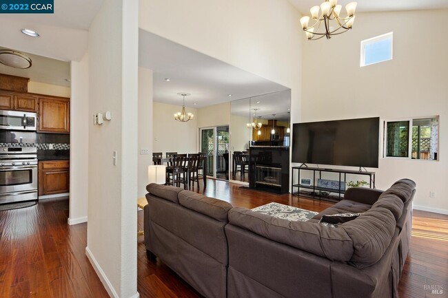 Building Photo - 561 Jade Cir