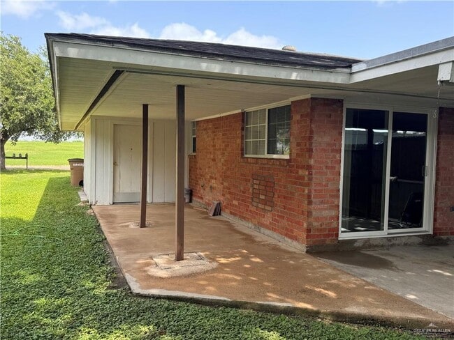 Building Photo - 3415 N Kenyon Rd