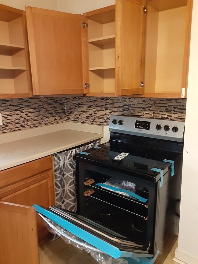 Building Photo - 5506 Chesterfield Dr