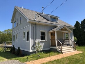 Building Photo - 606 Main Rd
