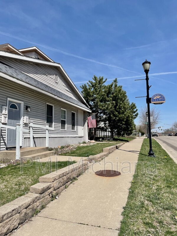 Primary Photo - 815 N Main St