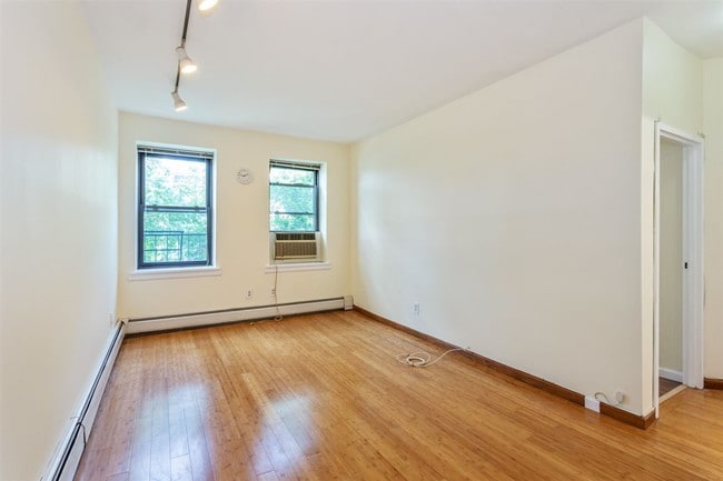 Building Photo - 121 Garrison Ave