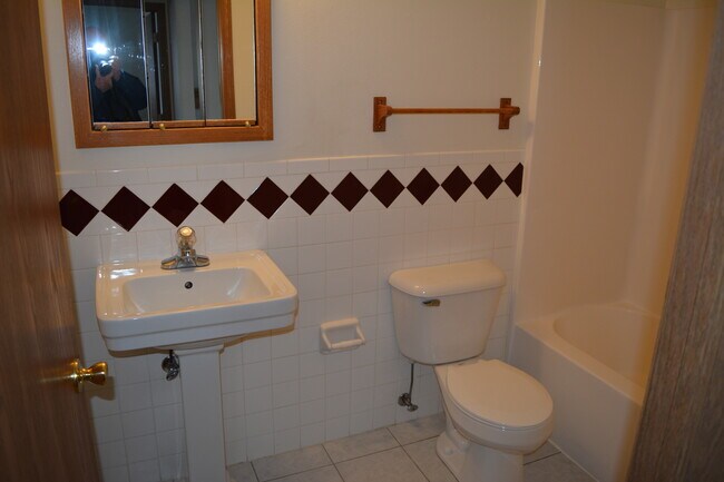Foto del edificio - Middle Road Apartments
