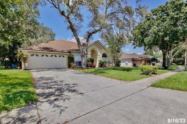 Building Photo - Beautiful 4/3 Spacious Home with a Large B...