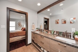 Building Photo - 1410 Hyde Park Blvd