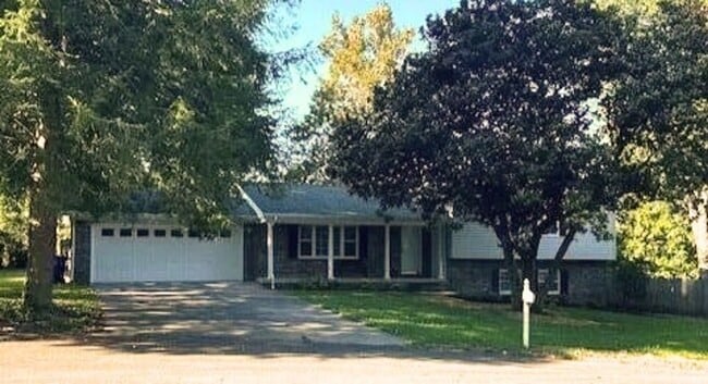 Building Photo - GORGEOUS RENOVATED HOME