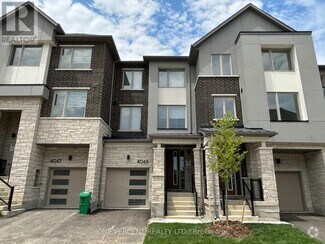 Building Photo - 4045 Saida St