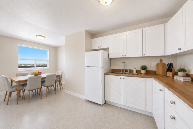 Building Photo - Skyview Place Apartments