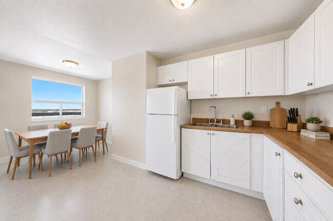 Photo du bâtiment - Skyview Place Apartments