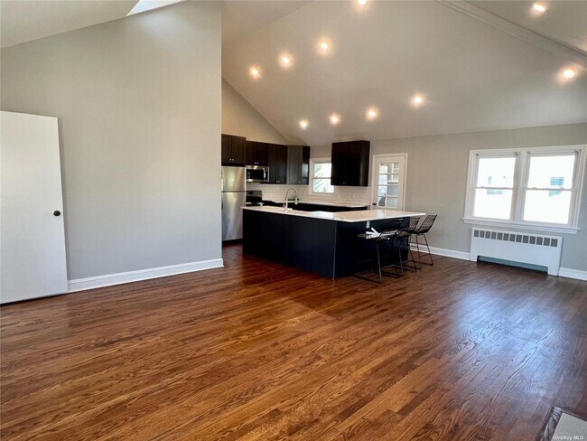 Building Photo - 91 Troy Ave