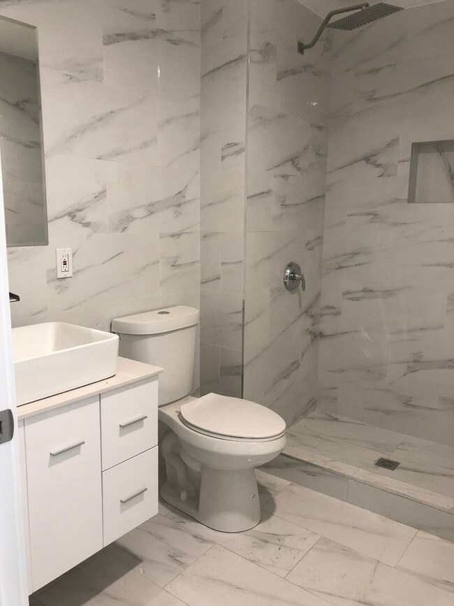 Building Photo - 5 Elberon Pl