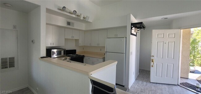 Foto del edificio - 5000 Red Rock St