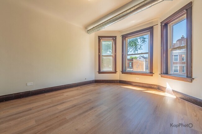 Foto del edificio - 2644 W 22nd Pl