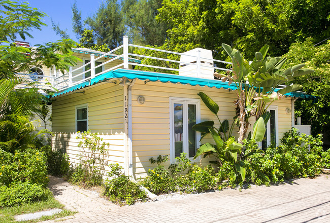 Building Photo - Treasure Island Beach Estate