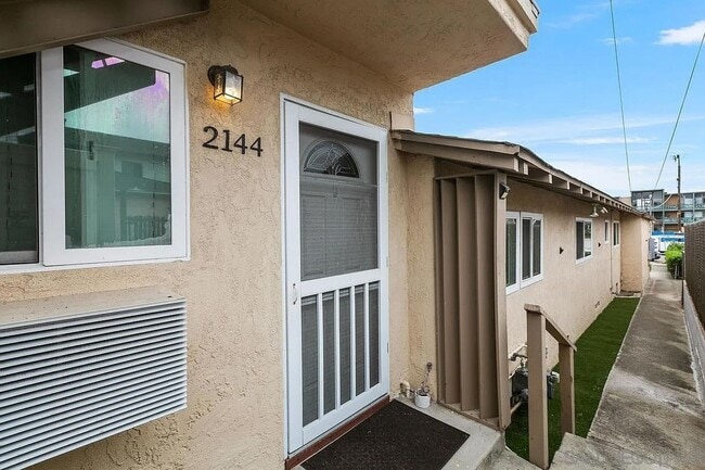 Building Photo - 2142-48 Oliver Ave