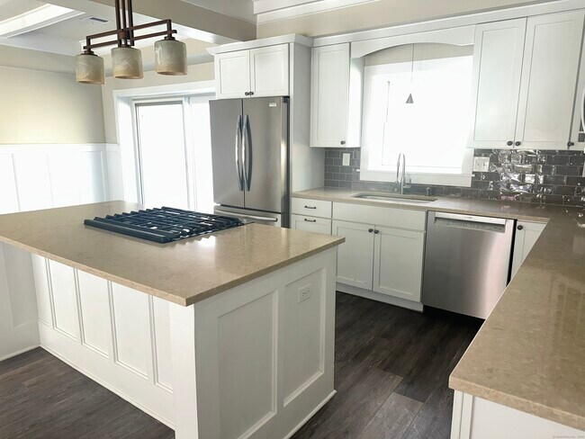Building Photo - 46 Kneen St Ext