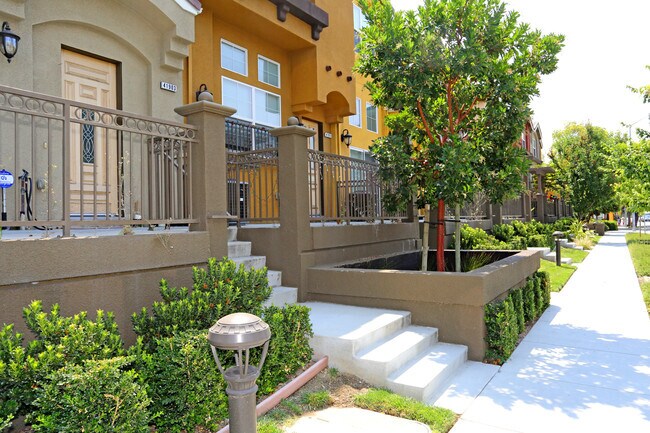 Foto del edificio - Lunare Townhomes