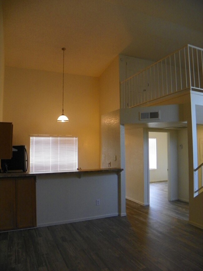 Building Photo - 1 bedroom with loft - or 2nd bedroom - w/d...