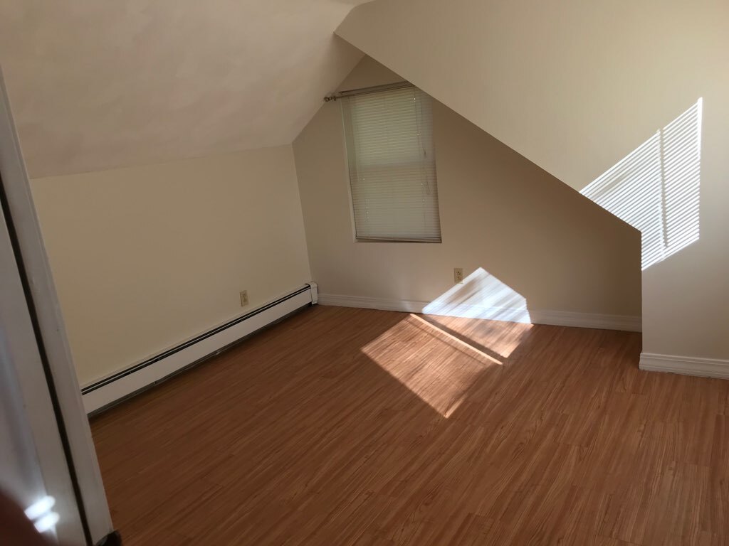 Building Photo - 144 Thorndike St