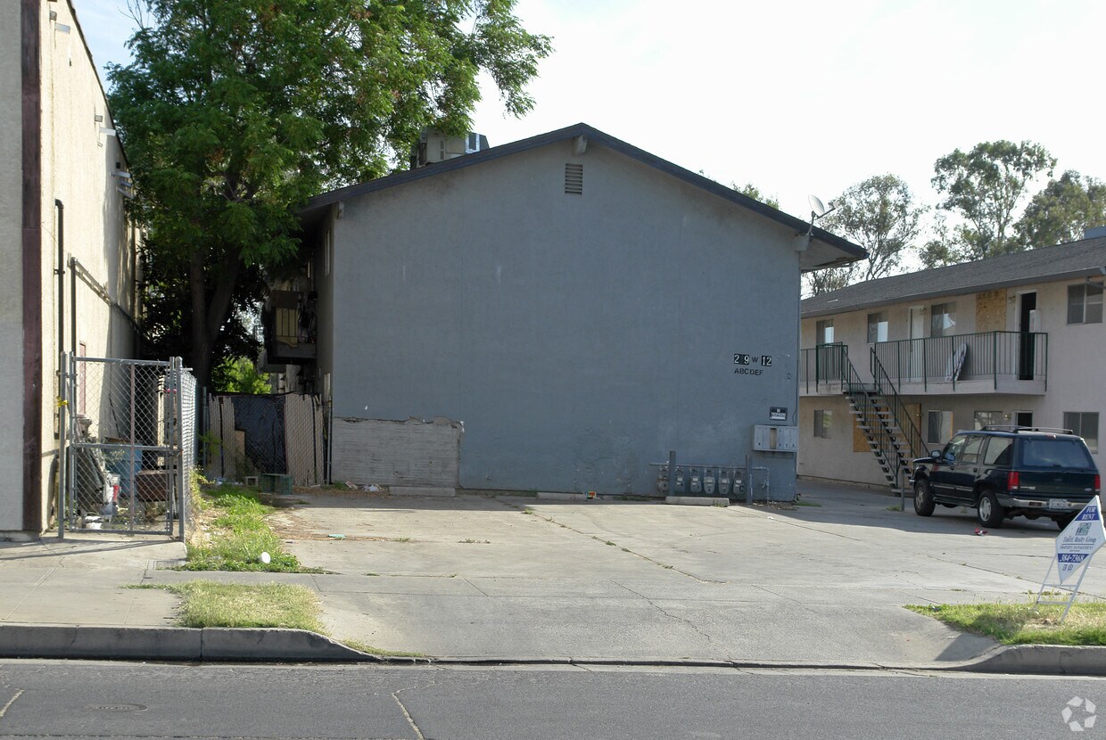 Foto del edificio - 219 W 12th St