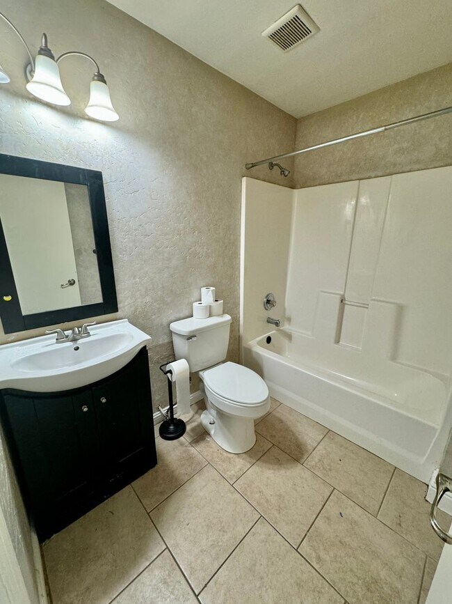 Foto del edificio - 1257 N Thorne Ave
