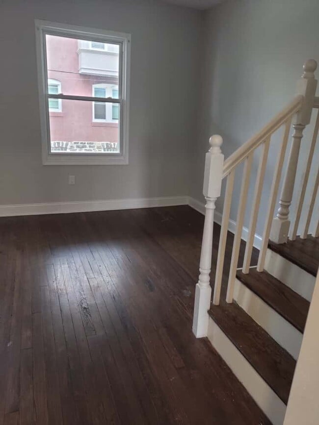 Photo - 250 N Salford St House