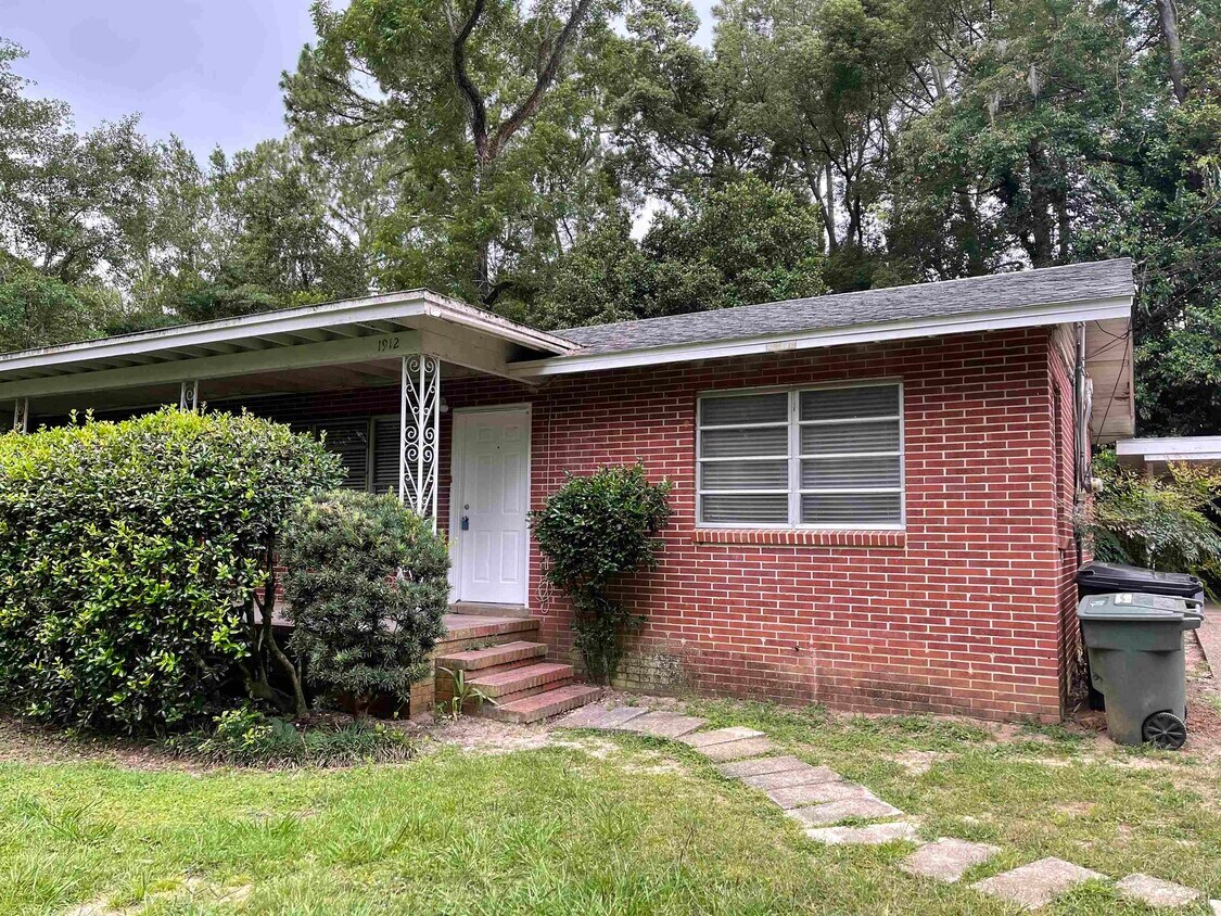 Foto principal - 1912 Nannette Dr