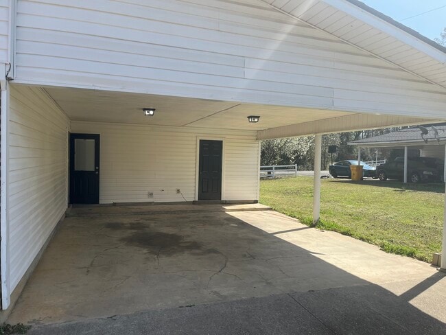 Building Photo - 142 Rebel Land Cir