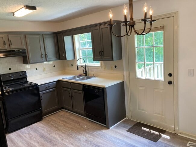 Kitchen - 627 Wilderness Trl