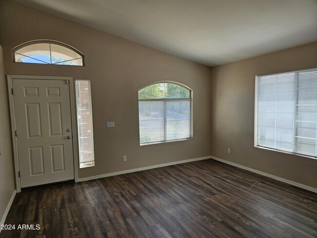 Building Photo - 2728 W Wayland Rd