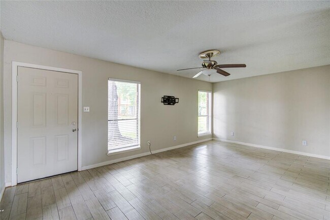 Building Photo - 2412 Miramar Ct