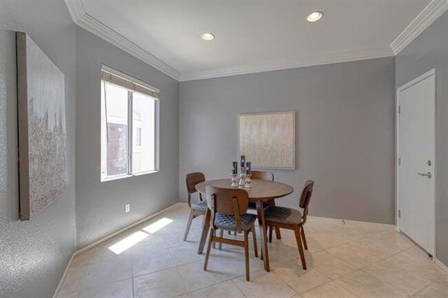 Building Photo - Recently Remodeled- 3 Bed 2.5 Bath 2 Story...