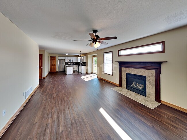 Foto del edificio - 7911 Butterfield Ln