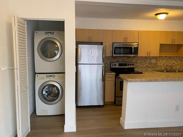 Building Photo - 4550 NW 79th Ave
