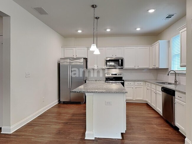 Foto del edificio - 313 Hickory Pointe Rd