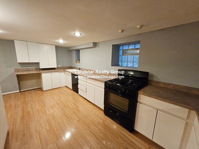 Foto del edificio - 2225 N Bissell St