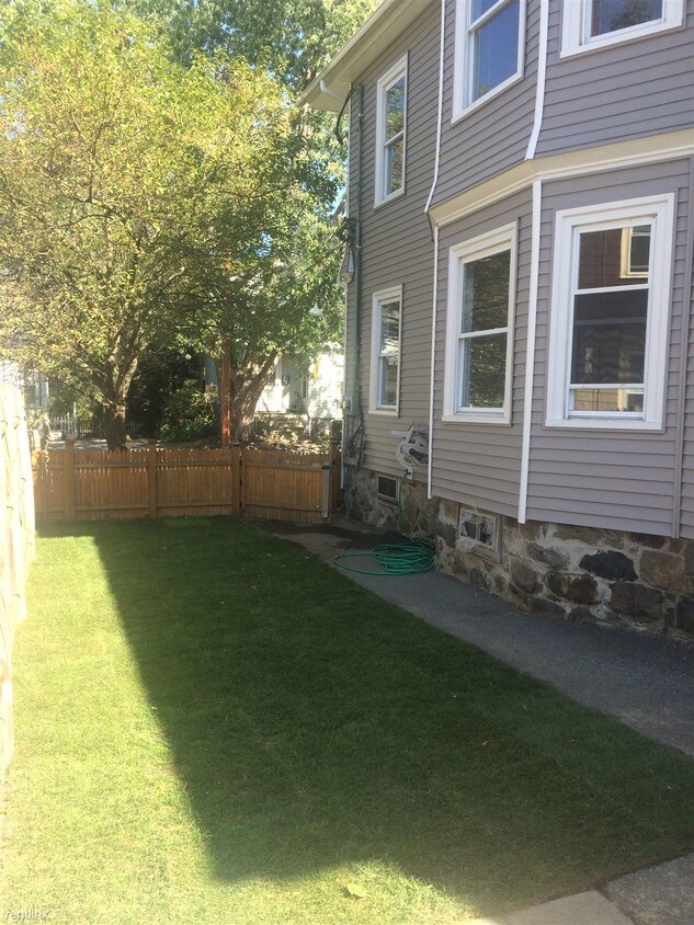 Primary Photo - 31 Saunders St