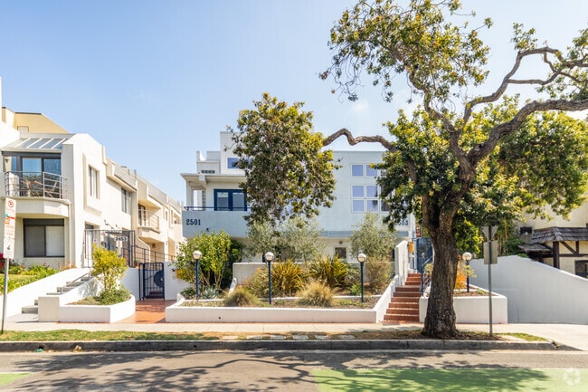 Exterior - 2501-2503 28th St